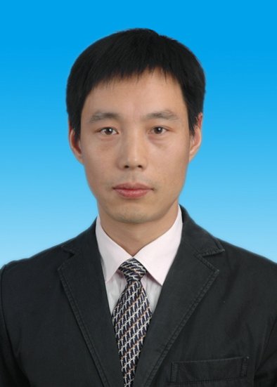获管理学博士学位